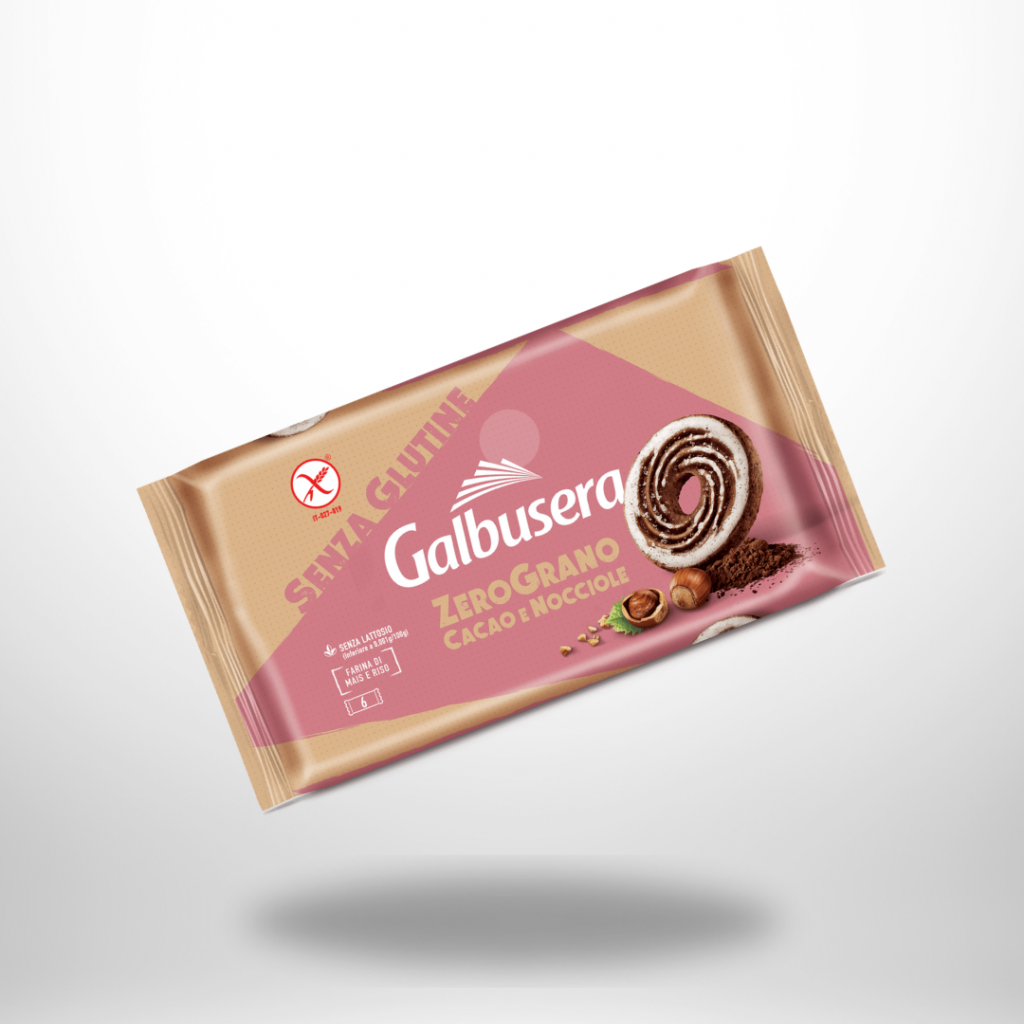 Verpackung der Galbusera ZeroGrano Frollini mit Kakao und Haselnüssen: helles Design mit violettem Logo, daneben ein einzeln abgebildeter, mit Schokolade glasierter Keks und einige Haselnüsse.